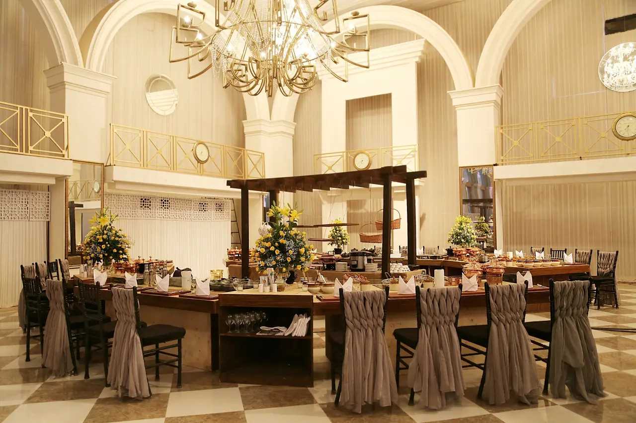 The Ritz by Ferns N Petals